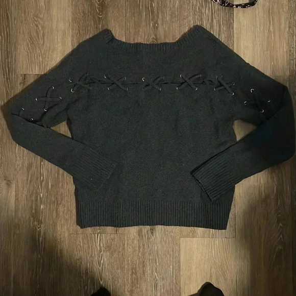 Garage Sweater - Picture 4 of 4